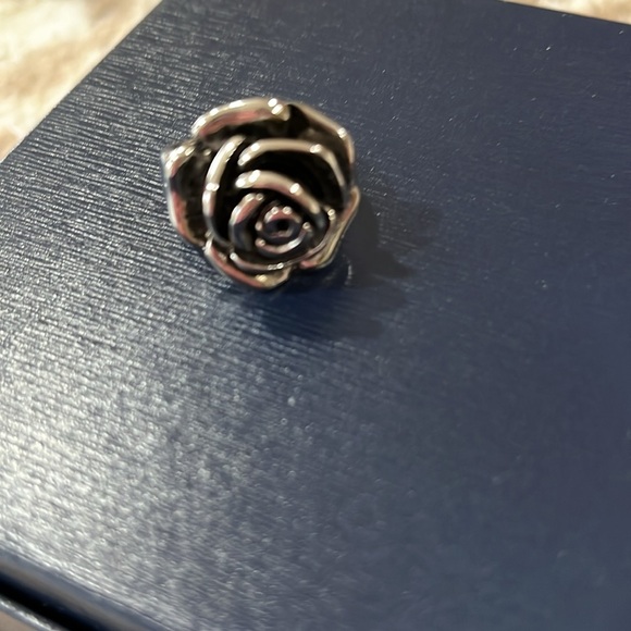 Steel by design rose ring - Picture 2 of 5